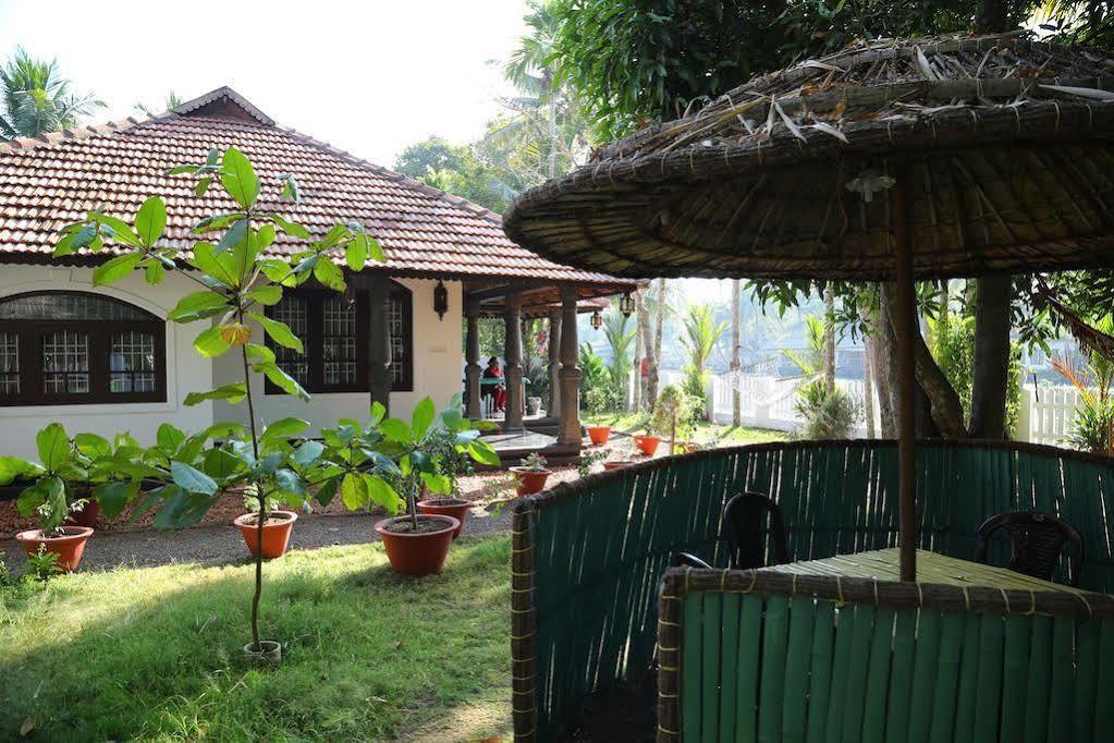Bamboo Lagoon Backwater Front Resort Alappuzha Dış mekan fotoğraf