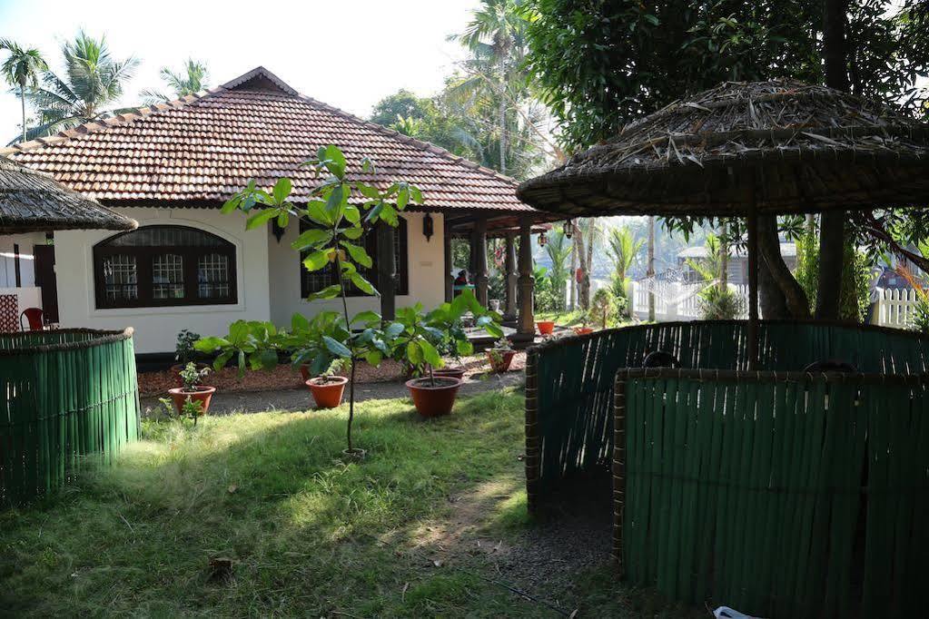 Bamboo Lagoon Backwater Front Resort Alappuzha Dış mekan fotoğraf